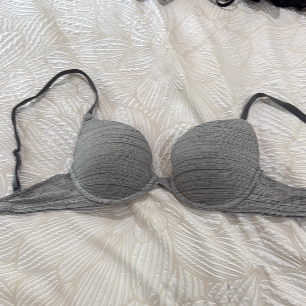 PINK Victoria's Secret Gray Bra with Adjustable Straps and Molded Cups